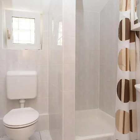 Apartman Topic
